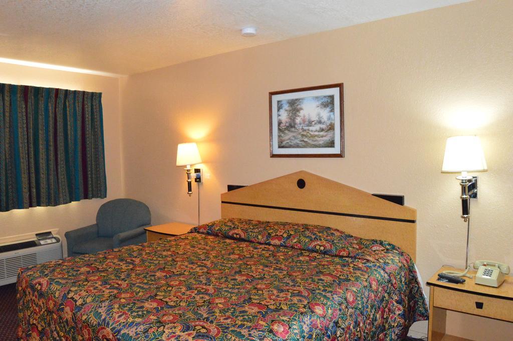 Delux Inn Tulsa Kültér fotó